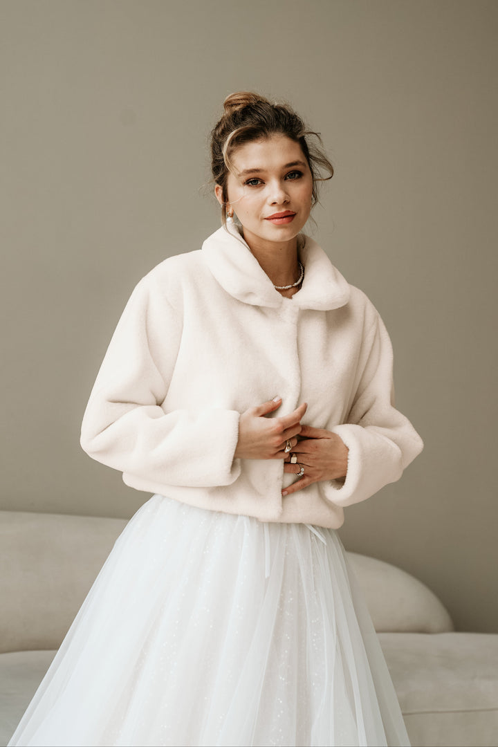 Faux fur bridal coat. Wedding fur cape