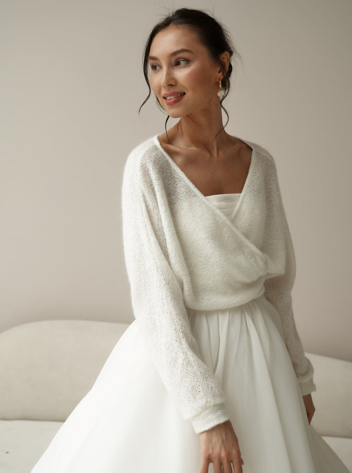 Wool ivory cardigan with long ties
