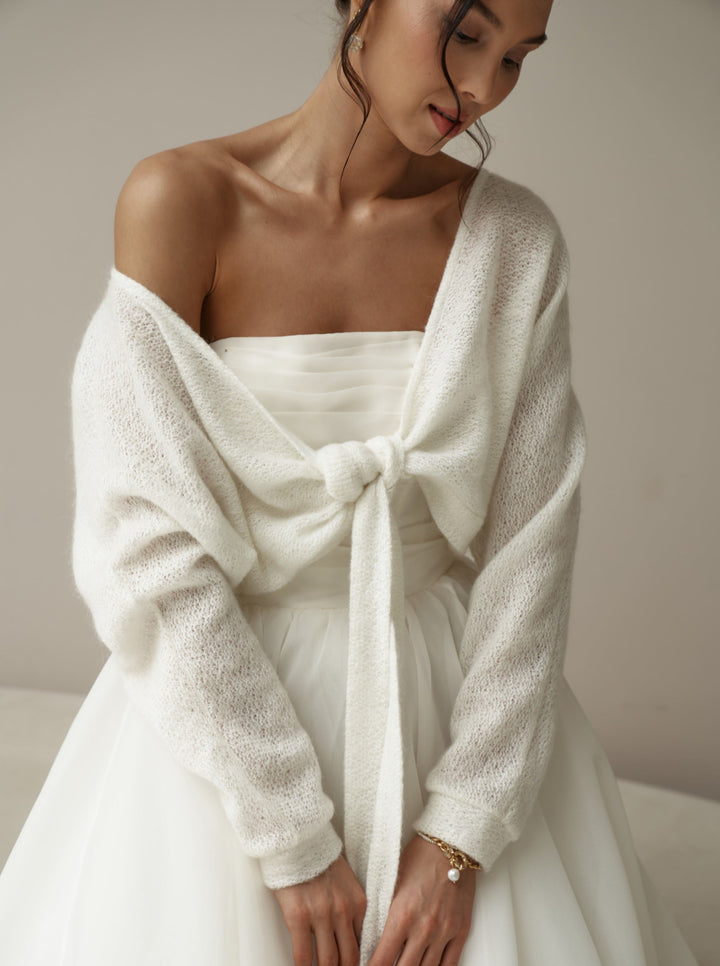 Wool ivory cardigan with long ties