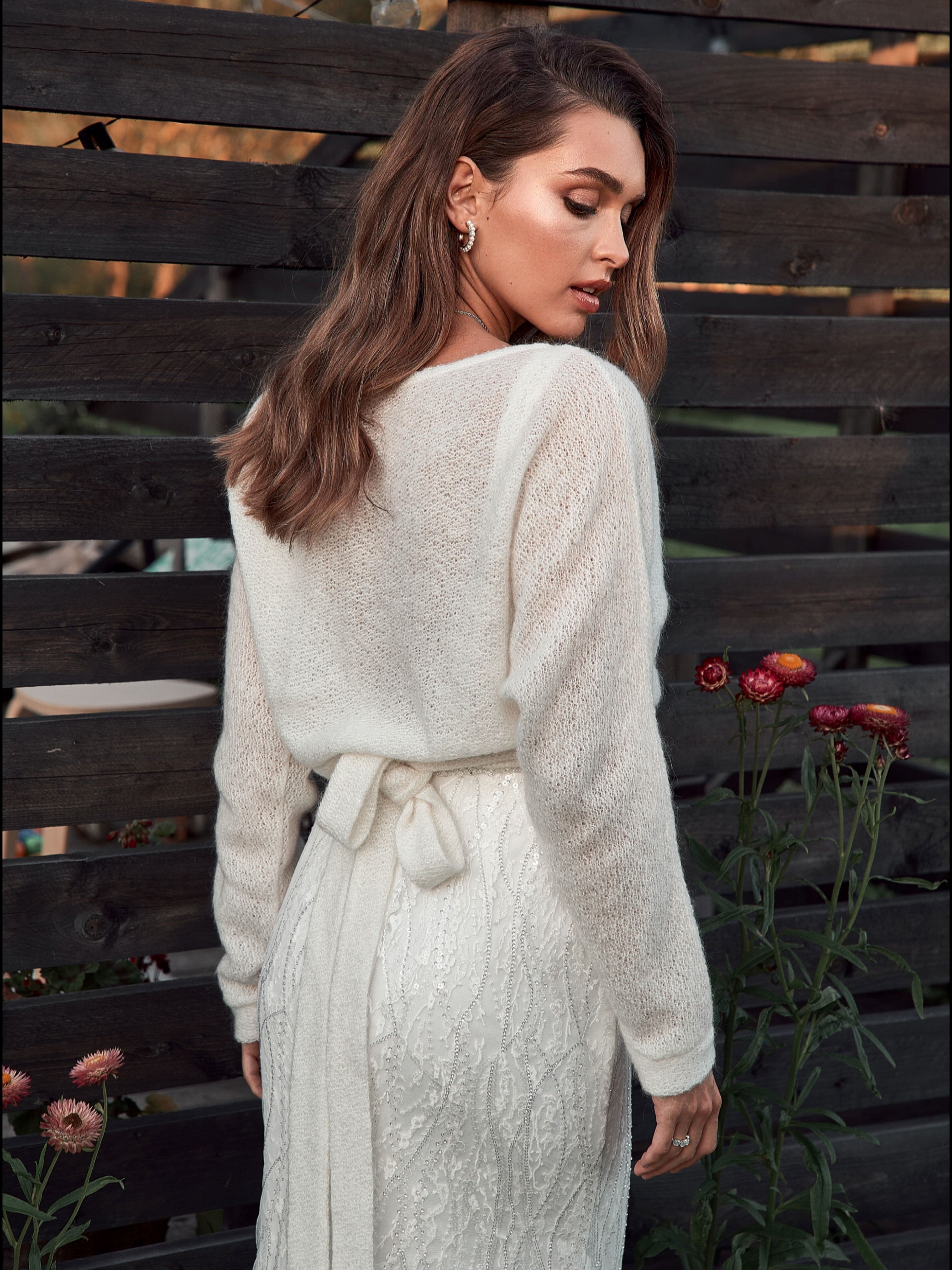 Modern bride cardigan. Knitted bridal coat for fall wedding.