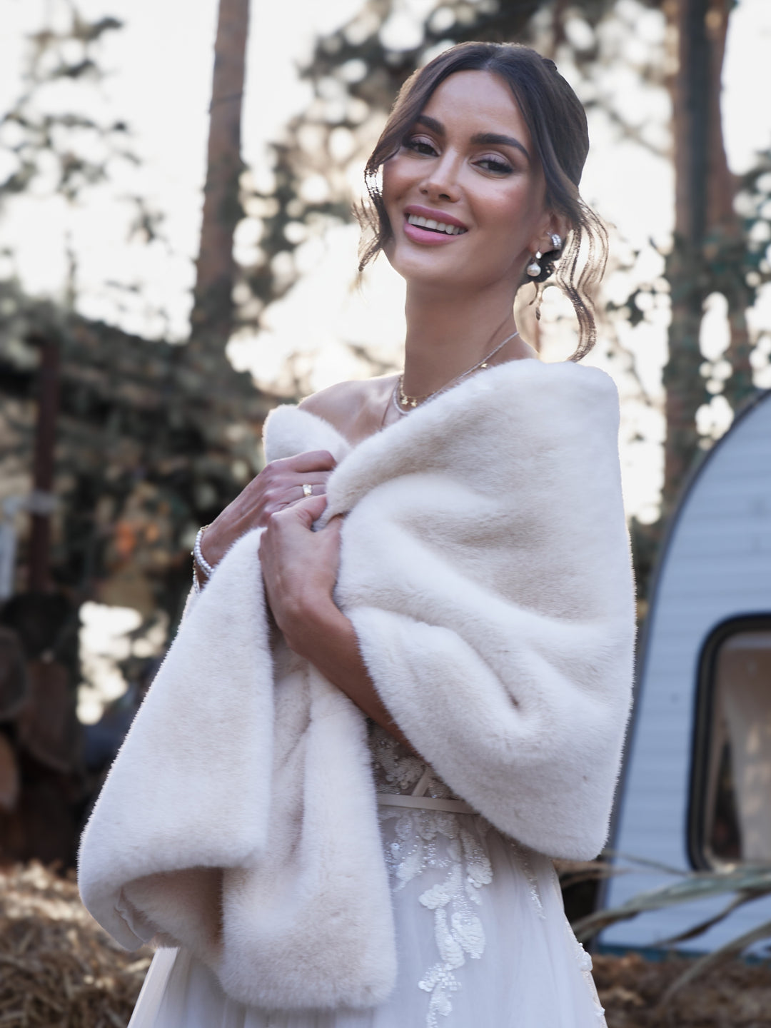Bride wearing a warm faux fur shawl for a cool-weather wedding