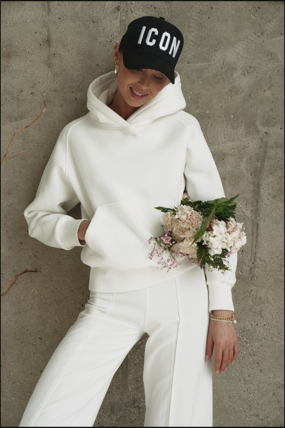 Bridal hoodie made of premium cotton. White hoodie for bridesmaids