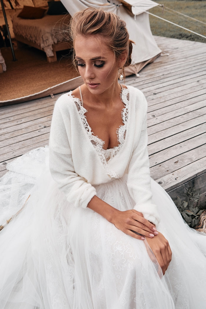 Bridal wool sweater with lace