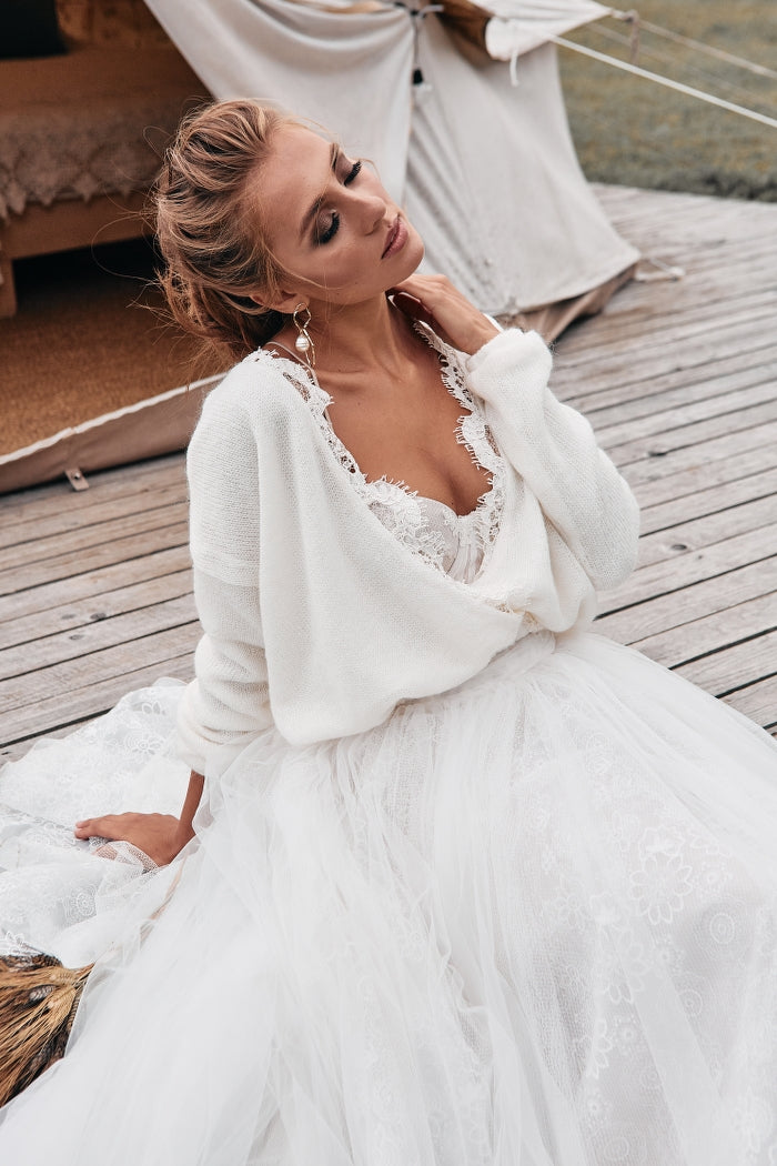 Bridal wool sweater with lace