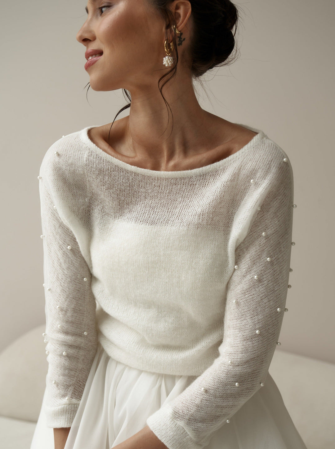 Wool Pullover Sweater for Wedding Dress with Elegant Pearl Details M Wool Pullover Sweater for Wedding Dress with Elegant Pearl Details M