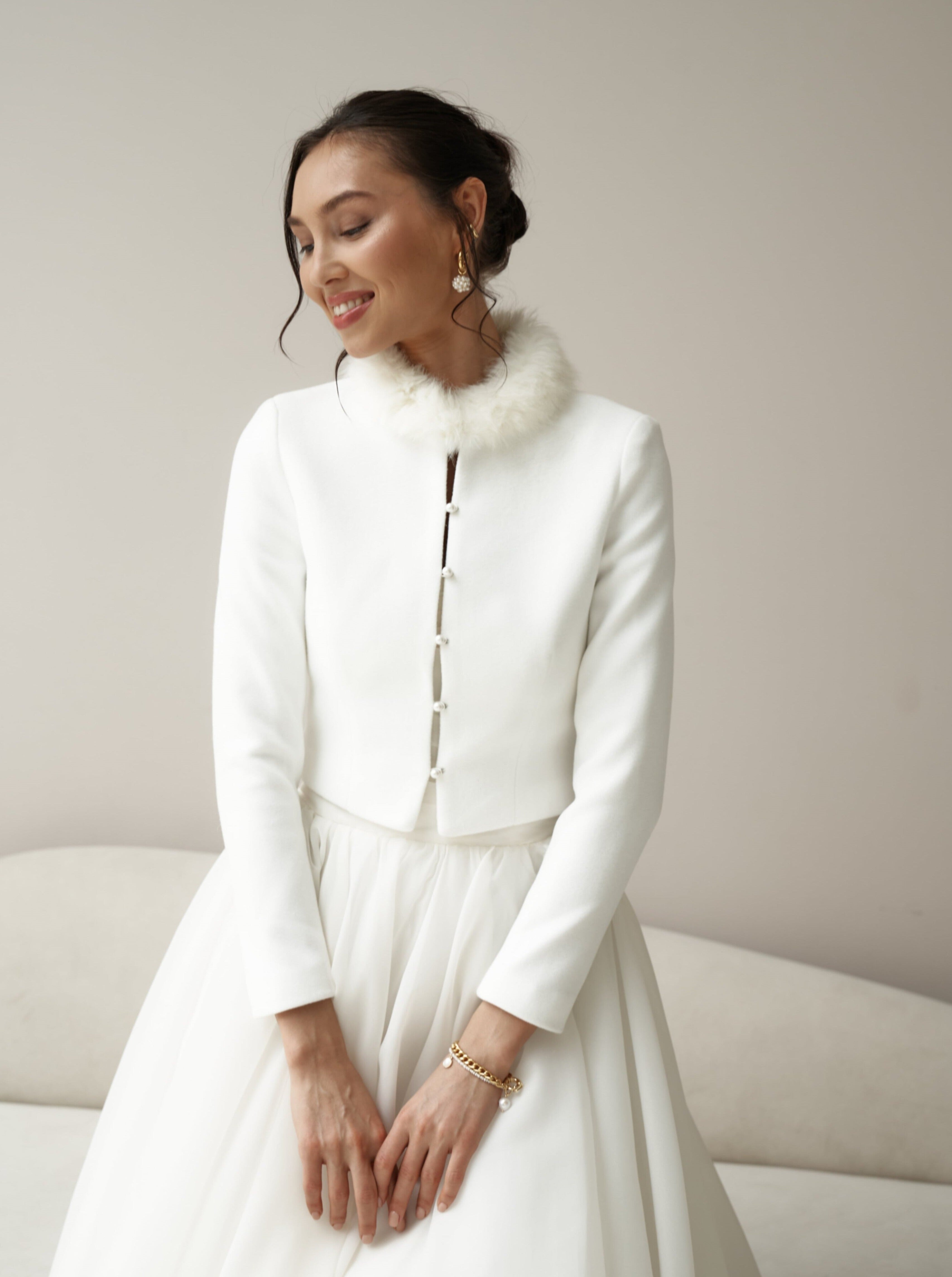 Winter bridal jacket with fur collar. Warm bridal coat