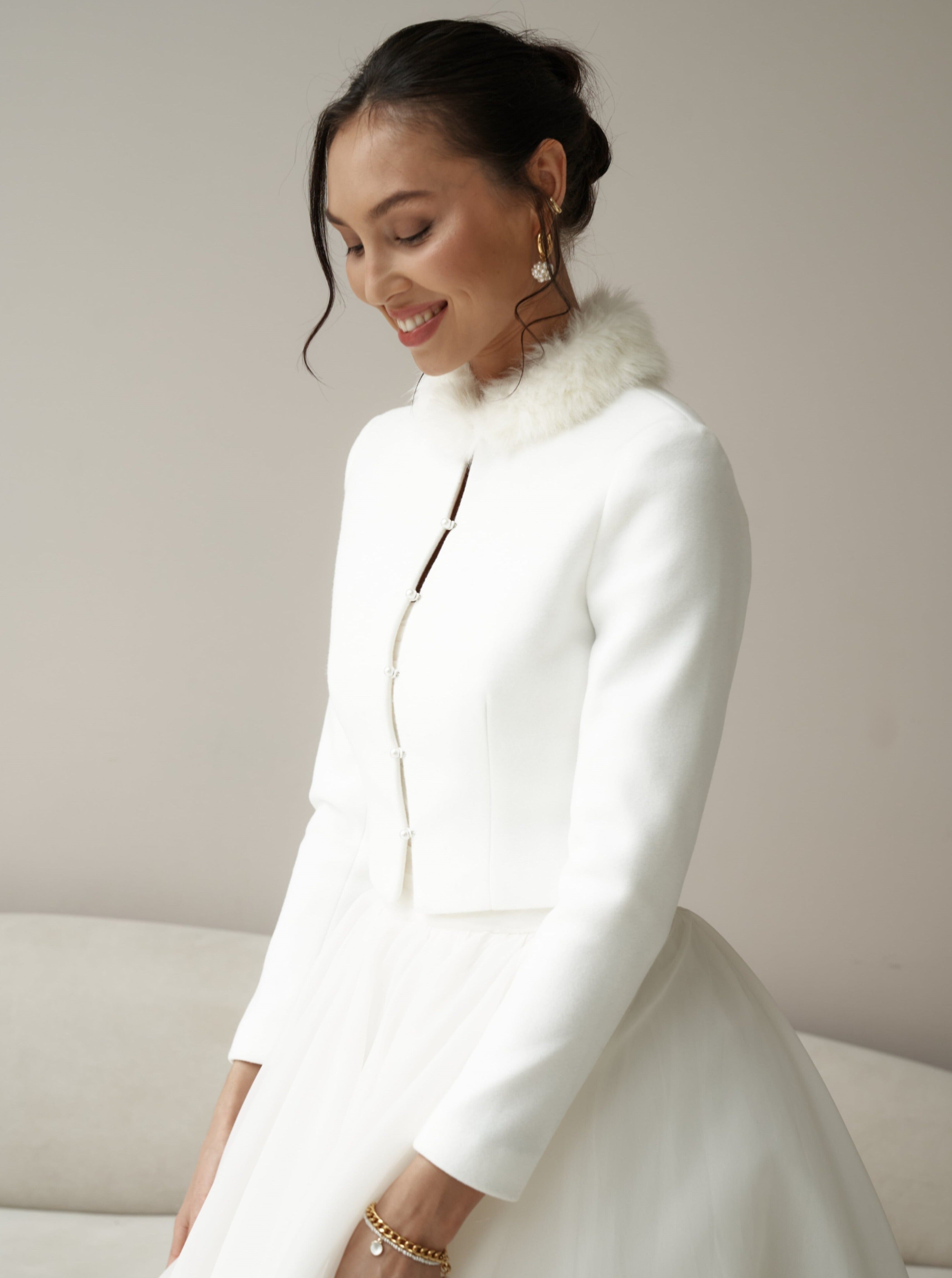 Winter bridal jacket with fur collar. Warm bridal coat
