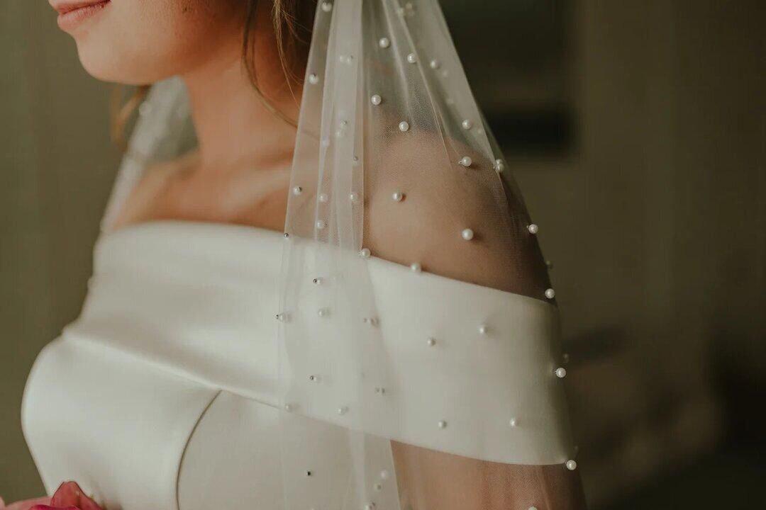 Veil with cultivated Pearls