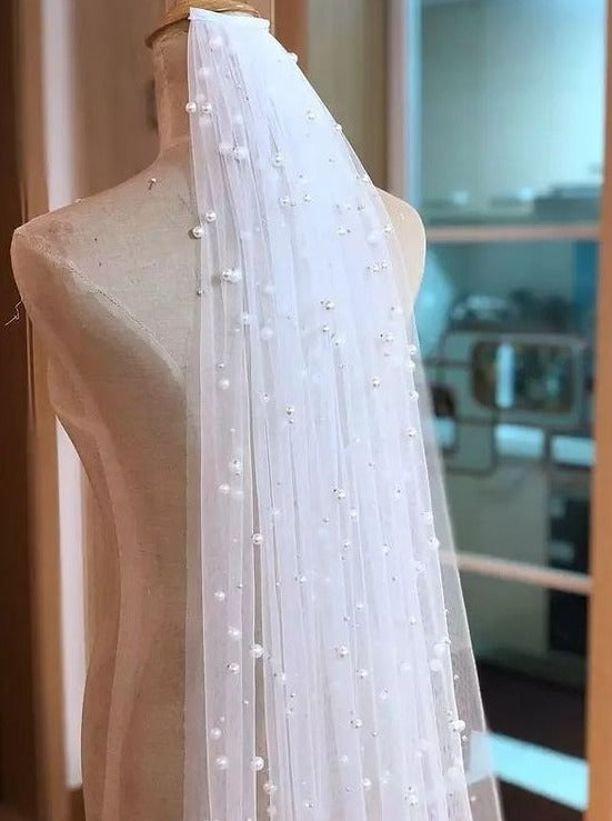 Veil with cultivated Pearls